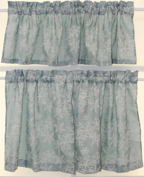 Frosty Blue Snowflake Puff Valance - Stylish 56Wx14L Window Treatment - Image 3